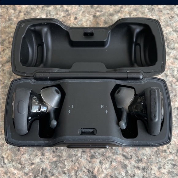 Wireless headphones and charger cable included - Picture 2 of 2